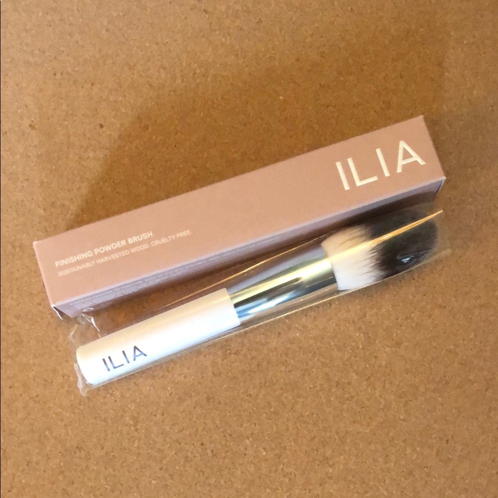 ILIA Finishing Powder Brush NEW